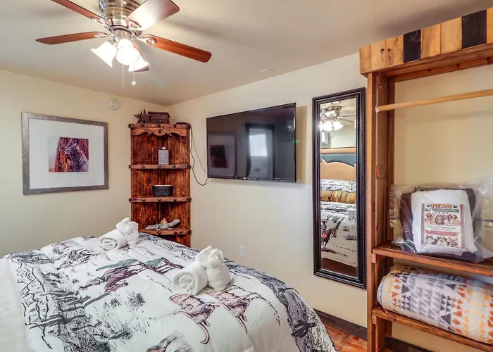 Pet-friendly Casita: Shared Swim Spa! Holiday home Tucson